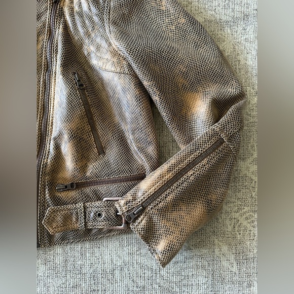 FP We the Free Fenix Vegan Snakeskin Jacket Womens Size Medium Snake Skin Print - Picture 7 of 11